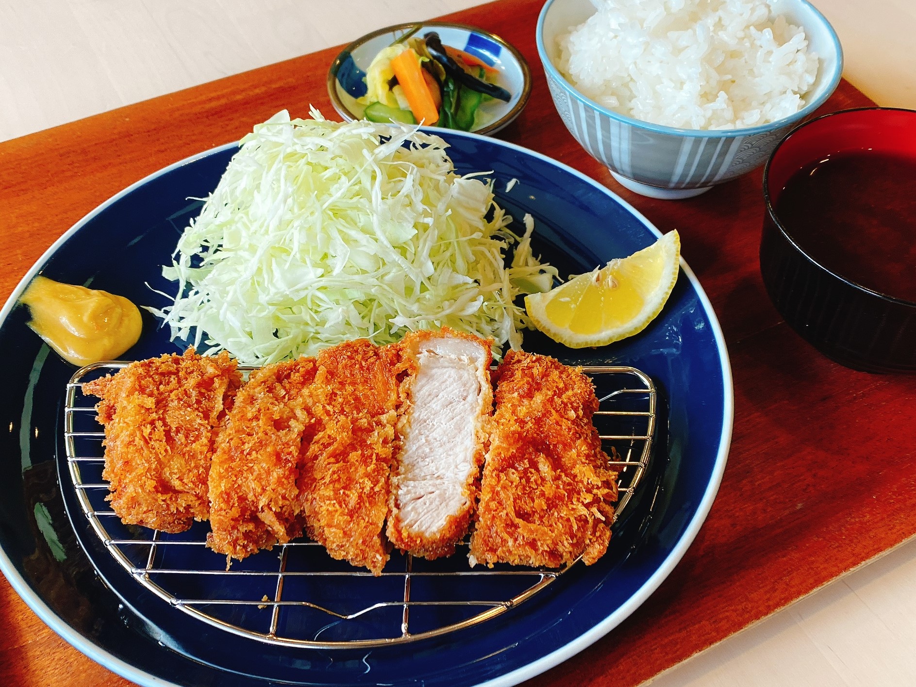当店一番の自信作！長崎産五島豚を使ったロースかつ定食180g